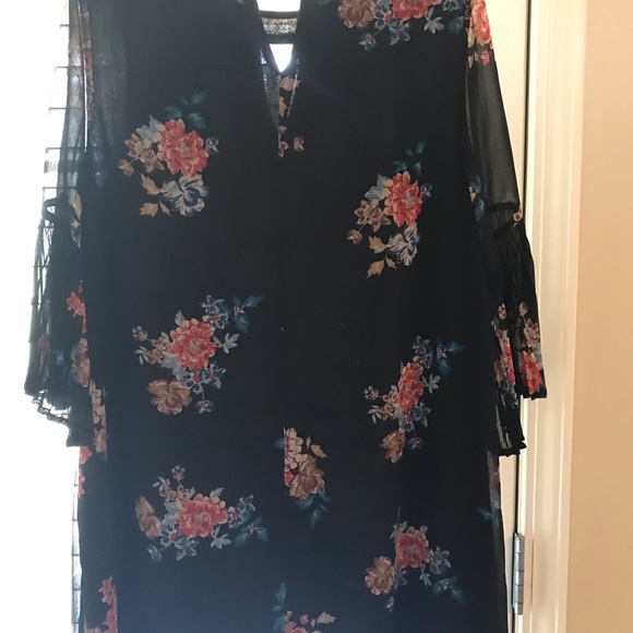 Gently used Lily Star Summer Dress w/bell sleeves - Picture 2 of 5
